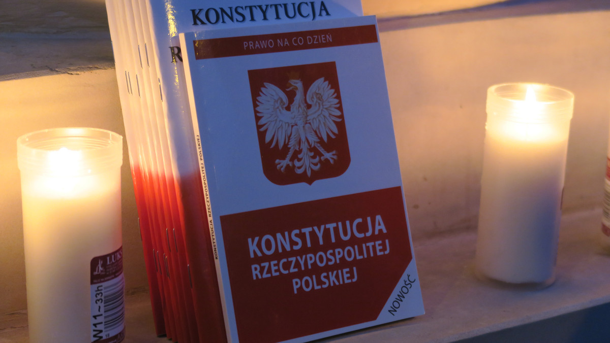 Działaczom Komitetu Obrony Demokracji nie podobają się propozycje zawarte w projektach prezydenta Andrzeja Dudy. Ich zdaniem nowe pomysły głowy państwa są fatalne i ponownie trzeba będzie bronić niezależnego sądownictwa.