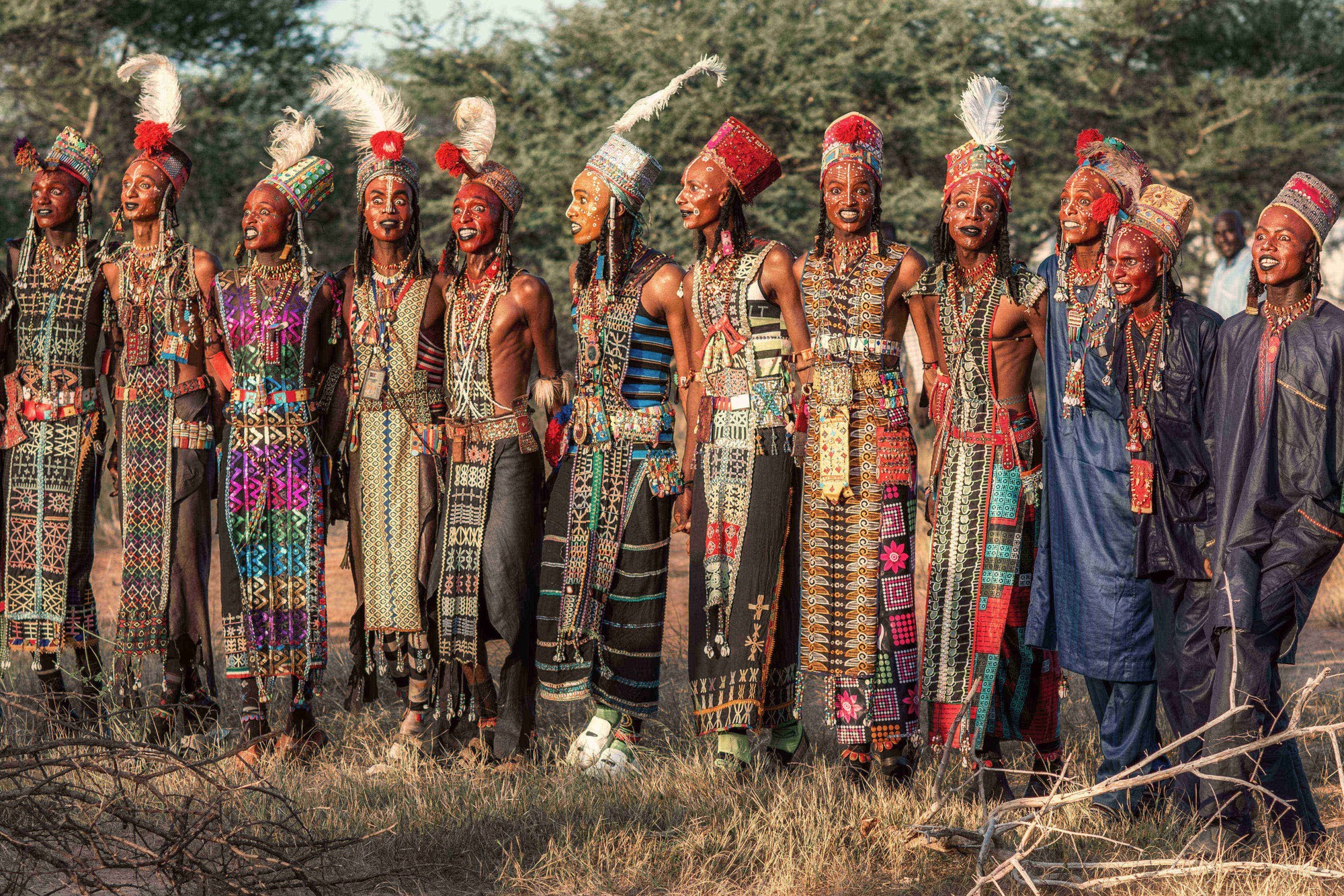 Muži z kmeňa Wodaabe.