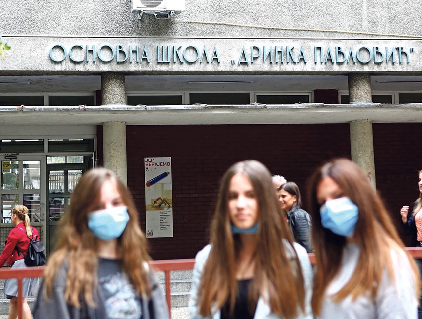 Imunolog prof. dr Jelena Vojinović kaže da je kod dece klinička slika daleko lakša i da je infekcija pet puta manja nego kod odraslih