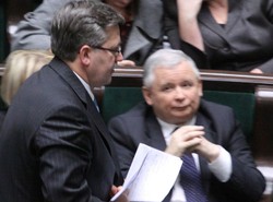 Komorowski jednak ucieka Kaczyńskiemu