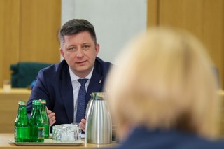 Komisja śledcza. Dworczyk broni Morawieckiego