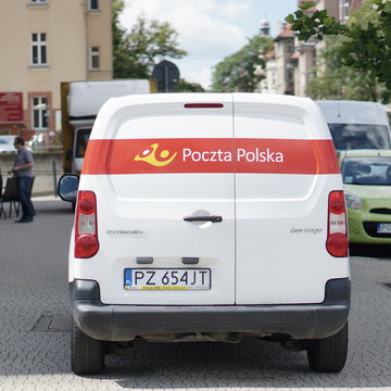 Poczta Polska poda numer telefonu do kuriera SMS-em