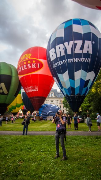 II Zawody Balonowe "In The Silesian Sky" - start balonów świtem z pszczyńskiego parku zamkowego - 25.06.2022 r. - autor: Andrzej Grynpeter