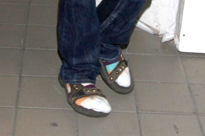 Steven Tyler - białe skarpety i sandały