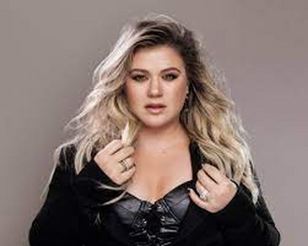 Kelly Clarkson przedstawia singiel na wakacje: "Favorite kind of high"