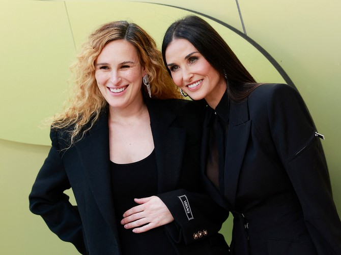 Demi Mur i Rumer Vilis na Versace reviji
