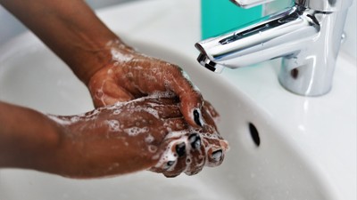 The Federal Government advised the practice of good personal hygiene by always washing hands with soap under clean running water