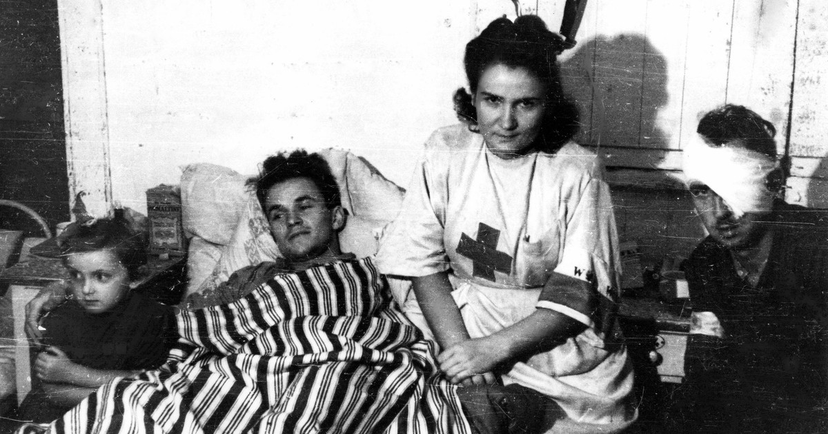 Sanitariuszki Powstania: od krwi po bohaterstwo