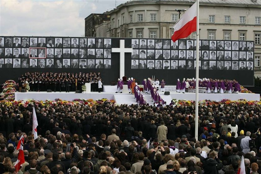 Polska czci pamięć ofiar katastrofy samolotu