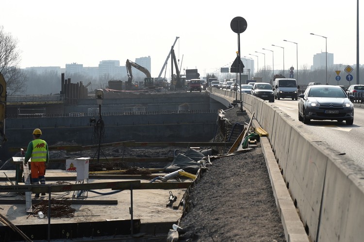 Przebudowa mostu Grota-Roweckiego jest częścią przystosowania Trasy AK do parametrów drogi ekspresowej S8 <br><br> Fot. (zuz) PAP/Radek Pietruszka