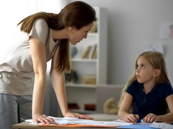 Presja rodziców nie prowadzi do wzrostu szans życiowych dzieci. WYNIKI tego BADANIA warto znać