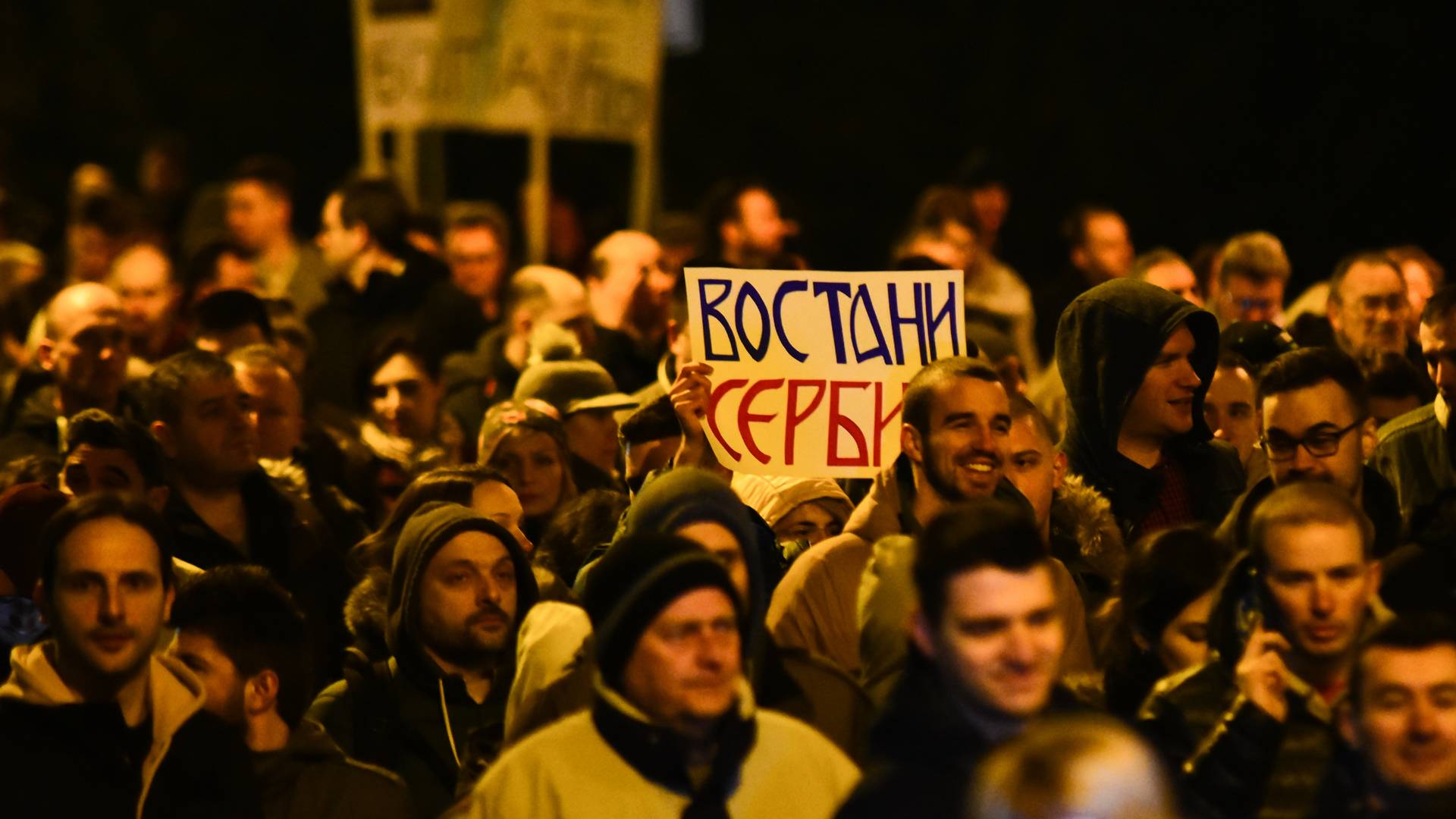 Novosadski protest uz pesmu "Pukni zoro" je verovatno najbolji protest do sad