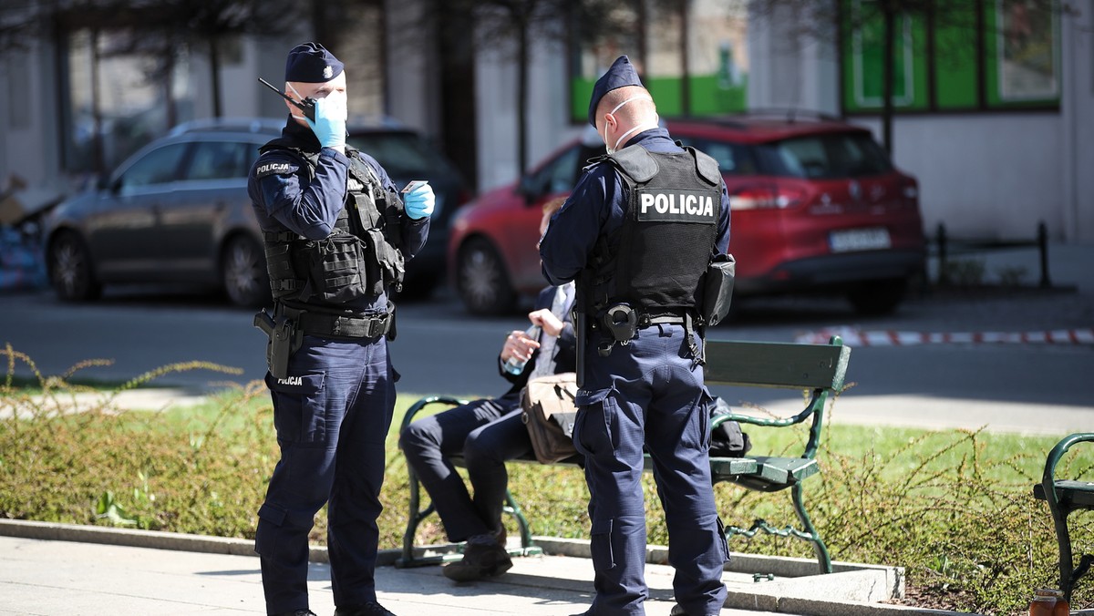 Koronawirus. Policja wyjaśnia kontrowersyjne nagrania z interwencji