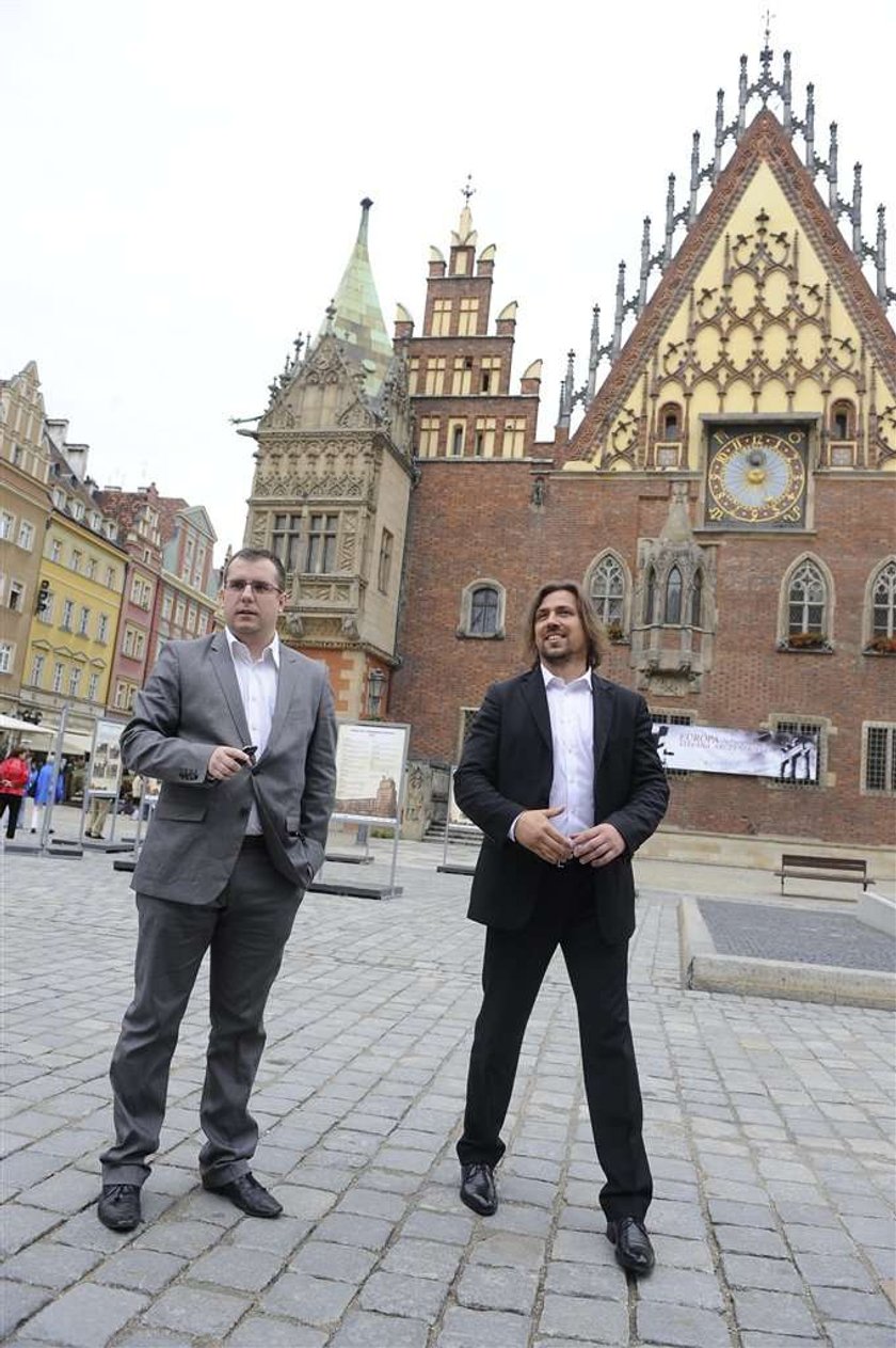 Agent Tomek uwiódł policjantów. Mandatu nie było. FOTO 