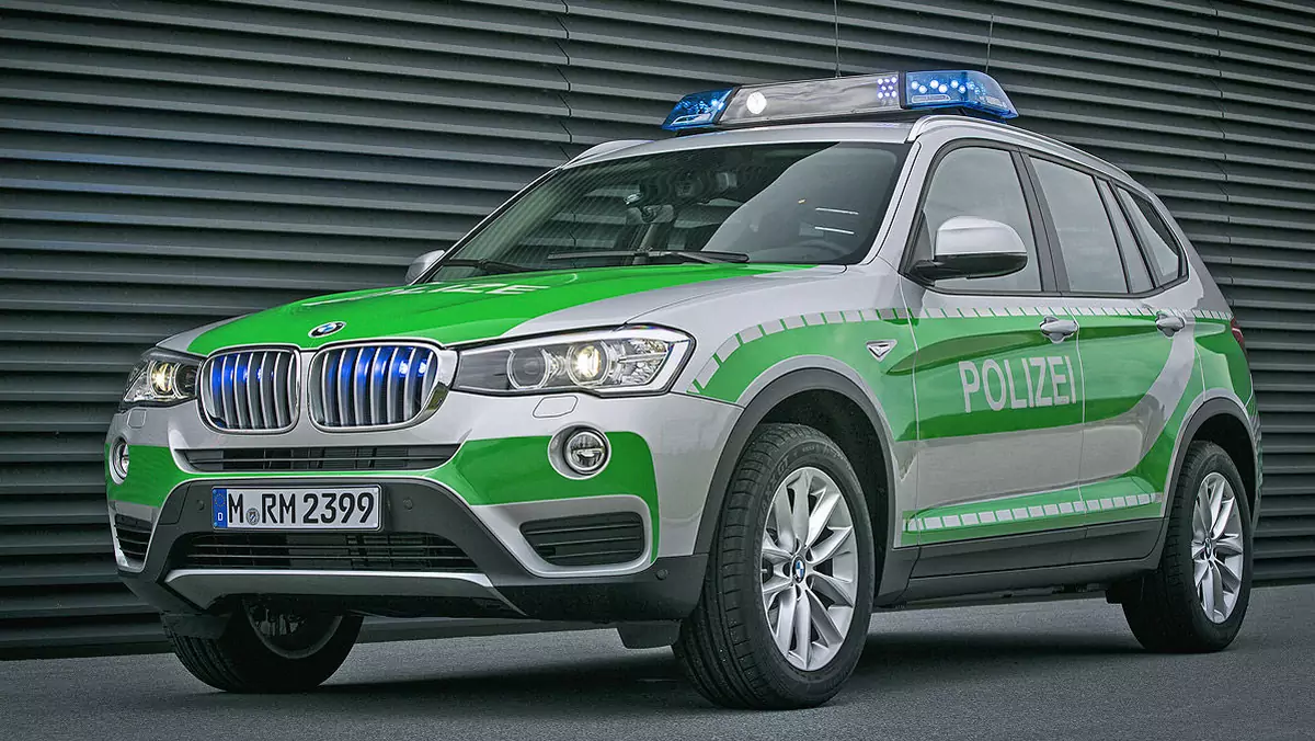 BWM-X3-Polizeiwagen-gruen-silber-1200x800-12797f93a755a431