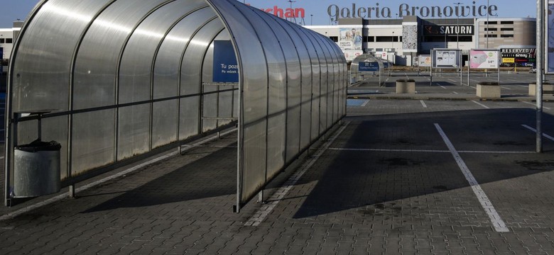 Zaostrzenie zakazu niedzielnego handlu jeszcze w tym roku. Koniec placówek pocztowych?