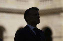 Macron do dymisji? "Zawsze to wykluczał, ale w oczach opinii publicznej jest głównym winowajcą"