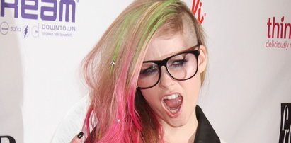 Avril Lavigne eksperymentuje z włosami