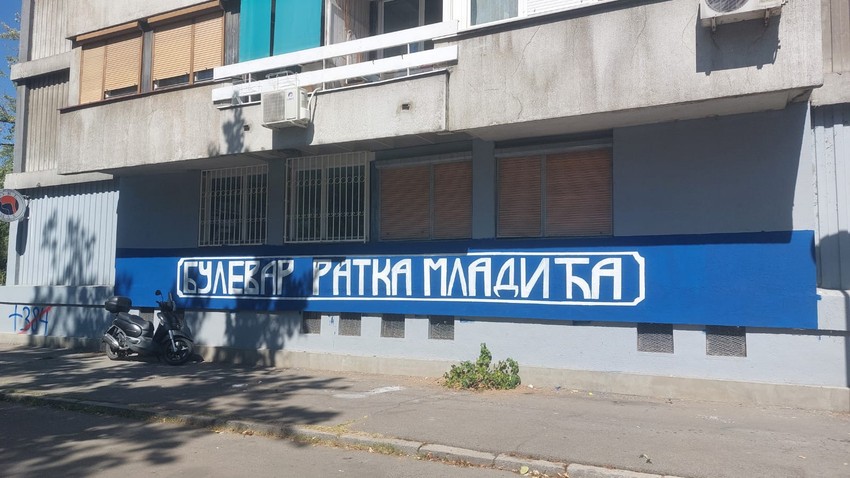 Natpis ‘’Bulevar Ratka Mladića’’ osvanuo u Novom Sadu