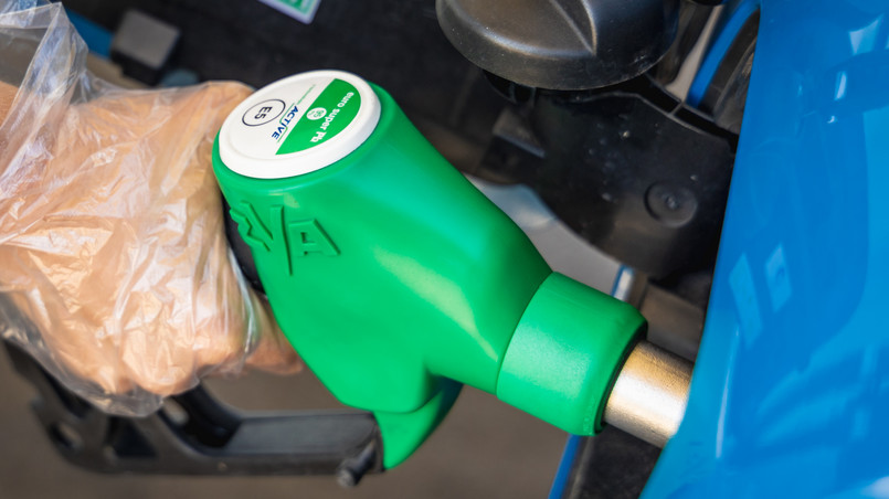 Zdaniem resortu rozwiązania zawarte w pakiecie paliwowym a dotyczące konieczności szybkiego opłacenia VAT przy nabywaniu paliw silnikowych są pozytywnie oceniane m.in. przez branżę paliwową.