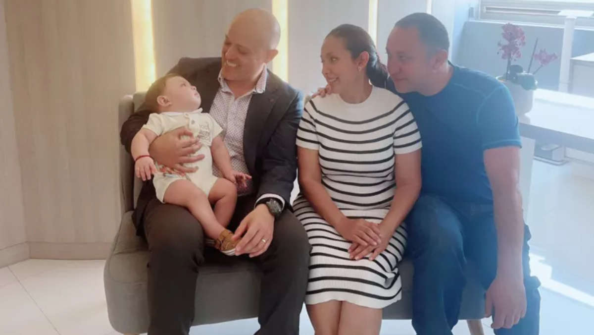 Marzenie o rodzinie. Edna i Tony stali się pierwszymi rodzicami dziecka poczętego za pomocą AI