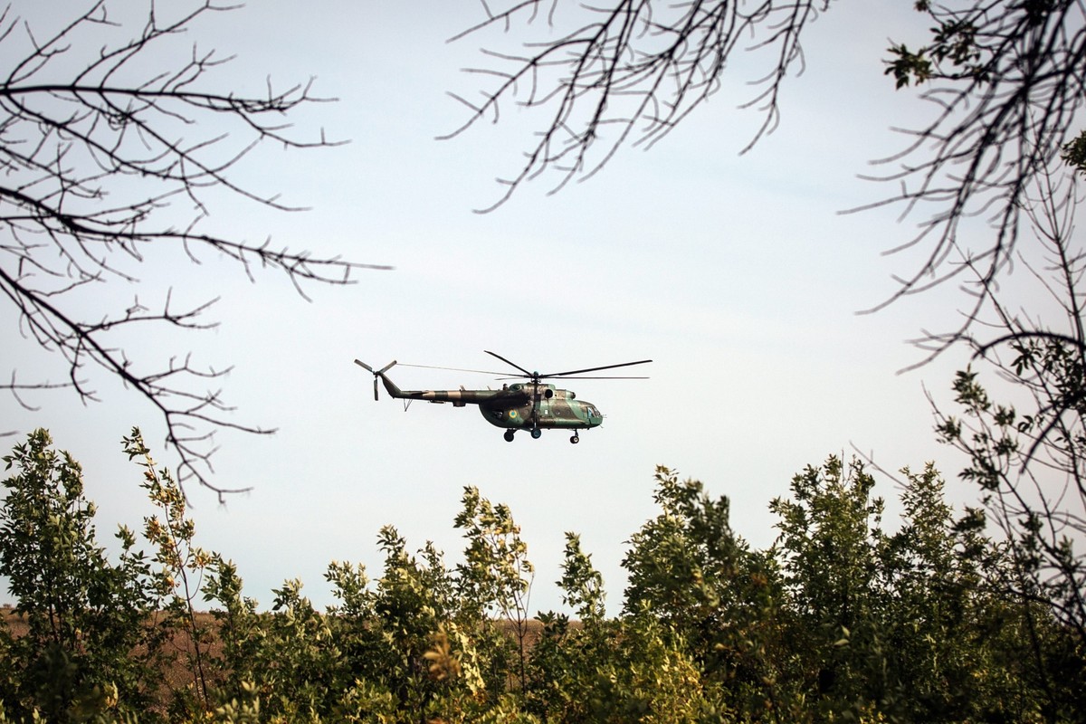Ukraiński helikopter nad Kramatorskiem na Ukrainie
