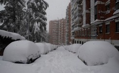 Śnieżyca uwięziła ponad sto osób w galerii handlowej. Ludzie śpią w kartonach