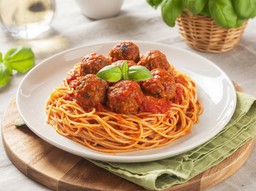 pyszny obiad na wtorek. podajemy przepis, ty gotujesz. makaron z klopsikami w pomidorach