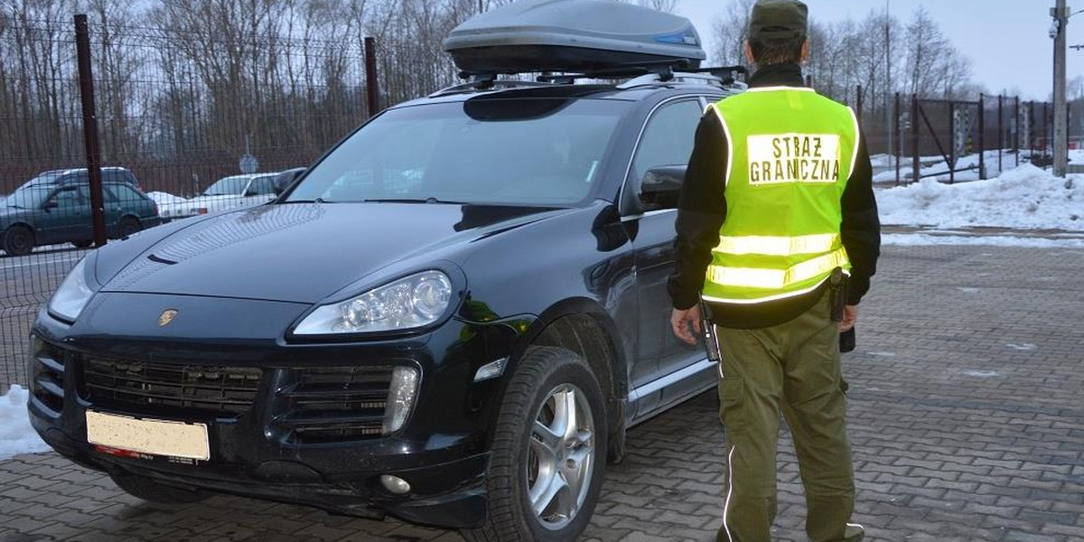 Pogranicznicy przechwycili luksusowe auto.