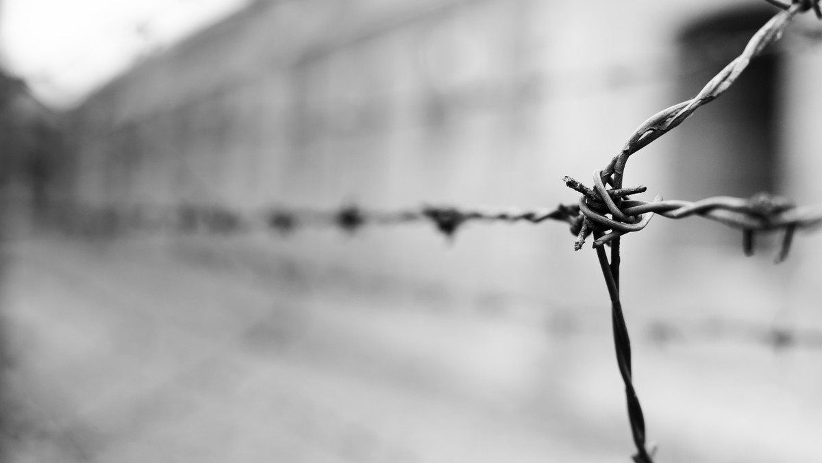 Były esesman z niemieckiego obozu koncentracyjnego Auschwitz został oskarżony o pomocnictwo w zamordowaniu 170 tys. osób - poinformował Sąd Krajowy w Detmold. 93-letni mężczyzna należał do załogi obozu w latach 1942-1944.