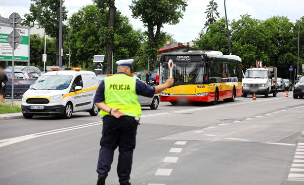 Warszawa: Drugi dzień policyjnych kontroli kierowców miejskich autobusów