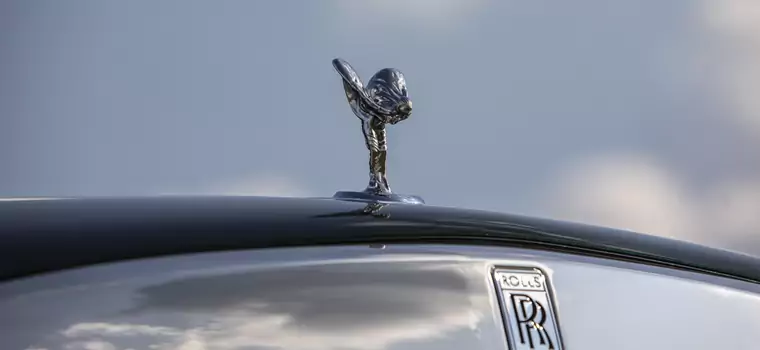 UE gasi światło w znaczku Rolls-Royce’a – koniec z podświetlaną figurką