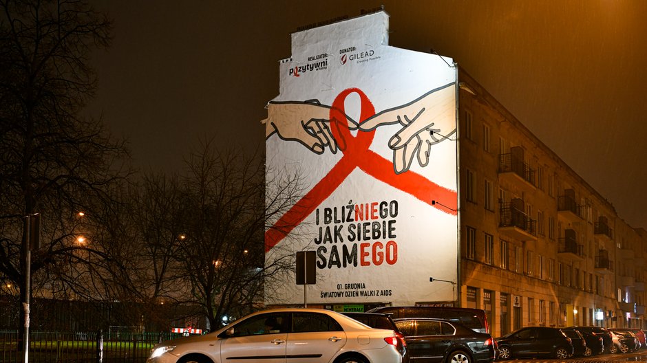 Czerwona kokardka HIV Warszawa 