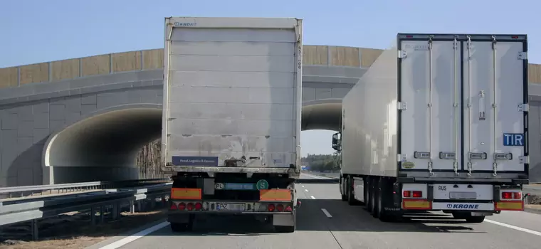 Wyprzedzanie ciężarówek stało się bardzo niebezpieczne dla kieszeni. Mandaty są drakońskie