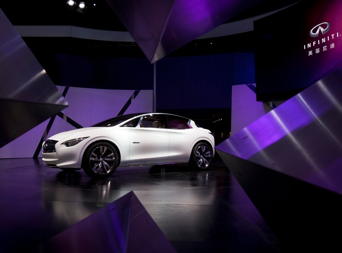 Salon samochodowy w Szanghaju... Jest na czym zawiesić oko :)