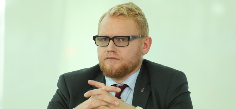 Kaczyński apelował o wyższe oprocentowanie lokat. Wiceprezes PKO BP odpowiada