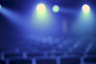 Lipiec w teatrach. Spektakle, które warto zobaczyć