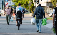 Polacy dobrze oceniają działania rządu w zwalczaniu epidemii. SONDAŻ
