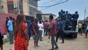 One shot dead, voters detain police as election turns violent in Okota. [Twitter:@mainlandfm]