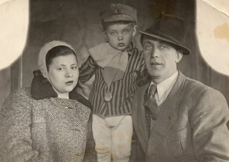 Mindla wraz z mężem i synem na zdjęcie z okresu międzywojennego
