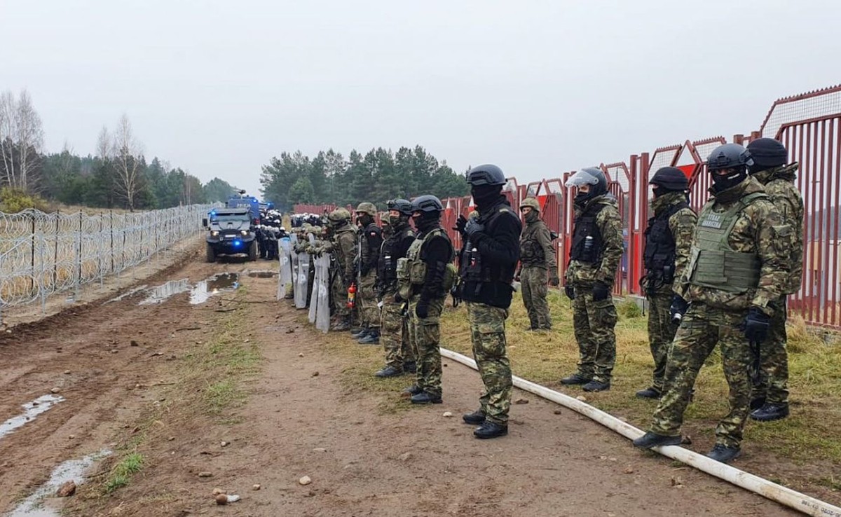 Do połowy przyszłego roku na odcinku granicy z Białorusią stanie stalowy płot zwieńczony drutem kolczastym i wzbogacony o urządzenia elektroniczne.