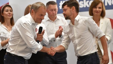 "Stan Wyjątkowy". Tusk idzie po wieś. Kaczyński chce tępić "czyste zło". Komisja do spraw rosyjskich wpływów zaginęła w akcji [PODCAST]