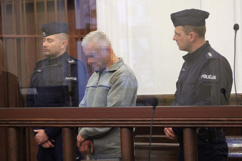 Mariusz D. wyroku po 31 latach od zbrodni słuchał z opuszczoną głową