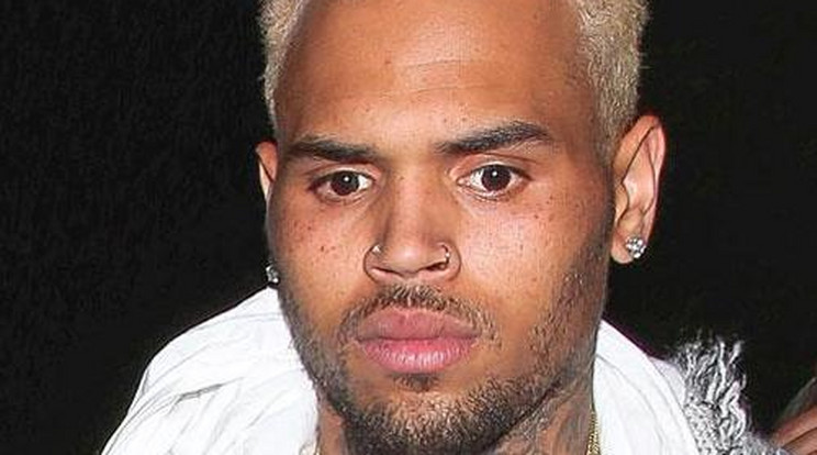 Kórházba került a férfi, akit Chris Brown megütött