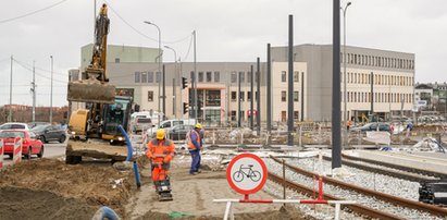 Zima nie wstrzymała prac. Roboty idą zgodnie z planem. Zobacz, jak powstaje Nowa Warszawska!