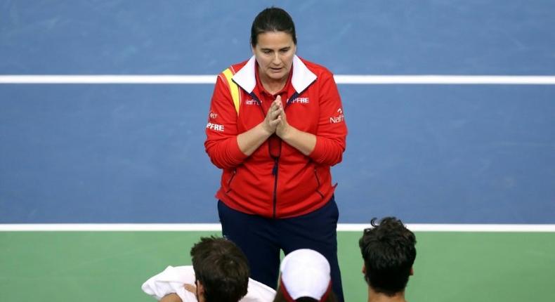 Spain's coach Conchita Martinez (C) talks to Spain's Feliciano Lopez (R) and Marc Lopez (L) during the first round Davis Cup match in Osijek, Croatia, on February 4, 2017