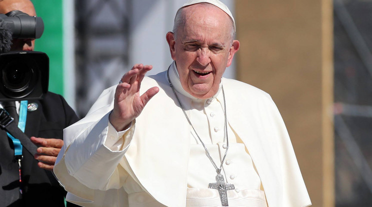 Ferenc pápa a háborús időkben imával tartaná a lelket az emberekben / Fotó: Zsolnai Péter