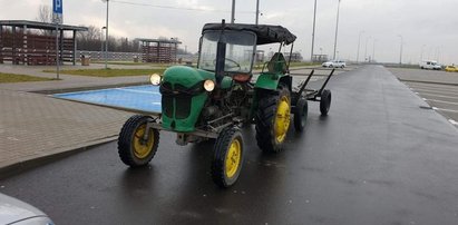 Jechał traktorem autostradą