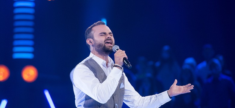 Był jednym z faworytów "The Voice Of Poland". Odpadł przez koronawirusa