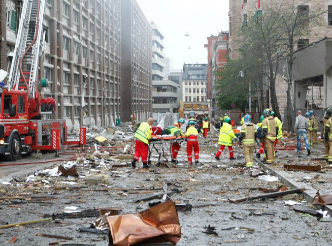 Pomoc rannym po eksplozji w Oslo